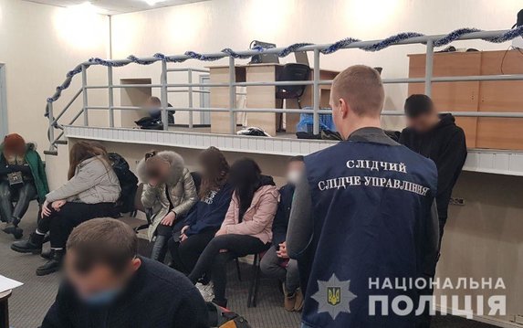 В Харькове милиция разоблачила группу злоумышленников, которые под видом работников банковских учреждений обманывали граждан В Харькове милиция разоблачила группу злоумышленников, которые под видом работников банковских учреждений обманывали граждан