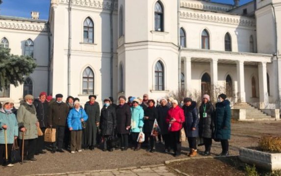 В Харькове организовали экскурсии для ветеранов в Шаровку и Пархомовку В Харькове организовали экскурсии для ветеранов в Шаровку и Пархомовку