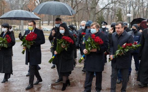 В Харькове почтили память погибших ликвидаторов аварии на ЧАЭС В Харькове почтили память погибших ликвидаторов аварии на ЧАЭС