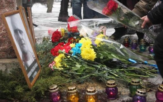 В Харькове почтили память жертв теракта возле Дворца Спорта В Харькове почтили память жертв теракта возле Дворца Спорта