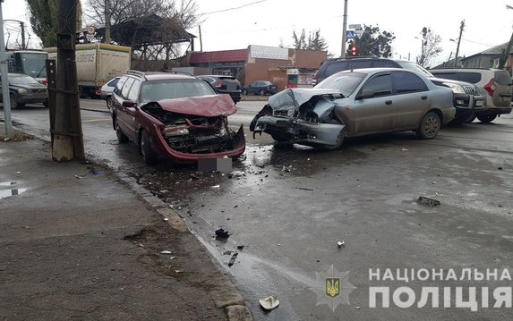 В Харькове полиция устанавливает обстоятельства аварии в Основянском районе, в котором пострадали четверо граждан В Харькове полиция устанавливает обстоятельства аварии в Основянском районе, в котором пострадали четверо граждан