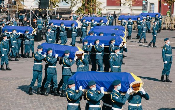 В Харькове простились с военными, погибшими в результате катастрофы самолета Ан-26 В Харькове простились с военными, погибшими в результате катастрофы самолета Ан-26