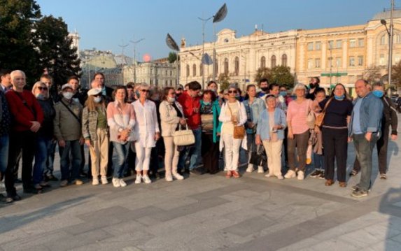 В Харькове провели экскурсию по городу для людей с нарушениями слуха В Харькове провели экскурсию по городу для людей с нарушениями слуха