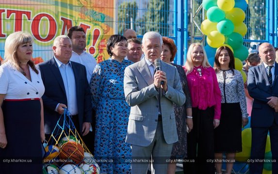 В харьковских школах открыты новые стадионы В харьковских школах открыты новые стадионы