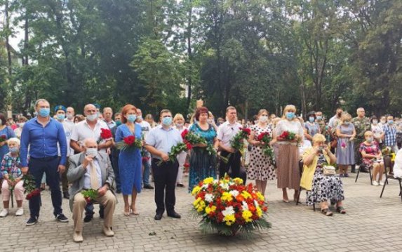 В Индустриальном районе прошла панихида по погибшим освободителям Харькова В Индустриальном районе прошла панихида по погибшим освободителям Харькова