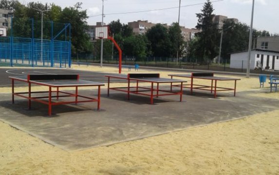 В Киевском районе реконструируют школьный стадион В Киевском районе реконструируют школьный стадион