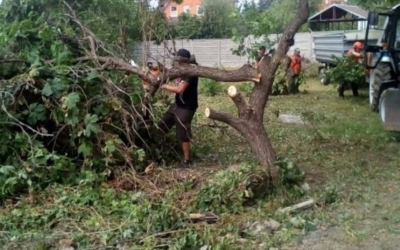 В Немышлянском районе приводят в порядок территорию частного сектора В Немышлянском районе приводят в порядок территорию частного сектора
