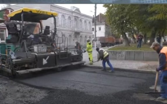 В Новобаварском районе ремонтируют дороги В Новобаварском районе ремонтируют дороги