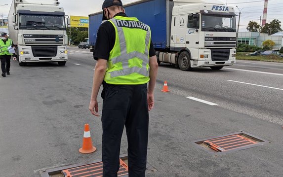 В области начал работать первый передвижной весовой комплекс, который будет проверять большегрузный транспорт В области начал работать первый передвижной весовой комплекс, который будет проверять большегрузный транспорт