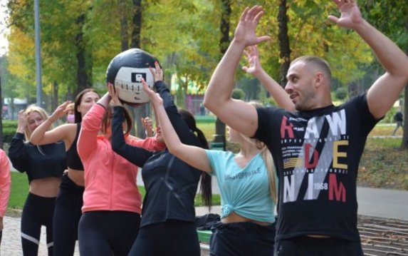 В парке Горького прошла тренировка в поддержку бывших наркозависимых В парке Горького прошла тренировка в поддержку бывших наркозависимых