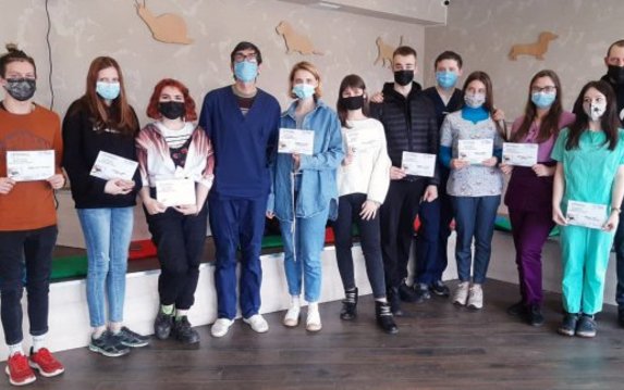 В приюте для животных прошел курс ассистентов ветеринара В приюте для животных прошел курс ассистентов ветеринара