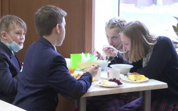 В школах Харькова диетическим питанием обеспечены 5 тысяч учеников В школах Харькова диетическим питанием обеспечены 5 тысяч учеников