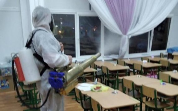 В школах Немышлянского района проводят дезинфекцию помещений В школах Немышлянского района проводят дезинфекцию помещений