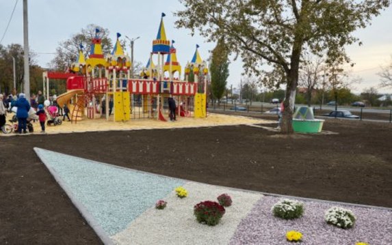 В Слободском районе открыли большую спортивно-игровую площадку В Слободском районе открыли большую спортивно-игровую площадку