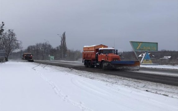 В выходные на дорогах области работало около 300 единиц спецтехники В выходные на дорогах области работало около 300 единиц спецтехники