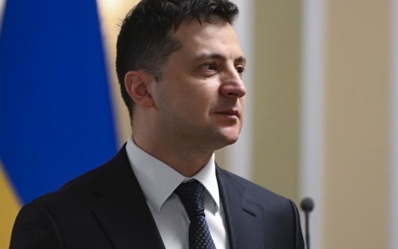 Владимир Зеленский поддерживает возобновление конкурсов на должности госслужбы, но нужны изменения в закон Владимир Зеленский поддерживает возобновление конкурсов на должности госслужбы, но нужны изменения в закон
