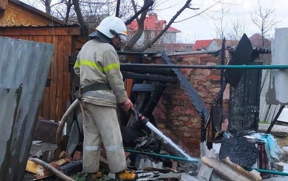 Волчанский район: спасатели потушили пожар в хозяйственной постройке Волчанский район: спасатели потушили пожар в хозяйственной постройке