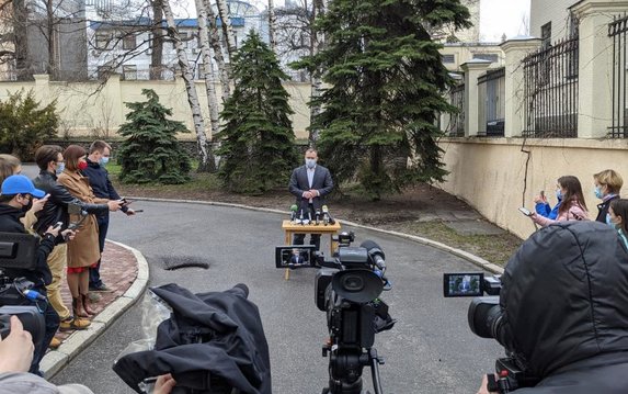 Все, кто нуждаются в госпитализации из-за COVID-19, получают надлежащую помощь. Михаил Черняк Все, кто нуждаются в госпитализации из-за COVID-19, получают надлежащую помощь. Михаил Черняк