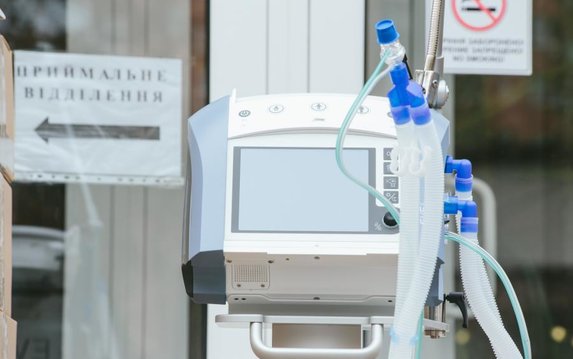 Железнодорожным больницам, которые будут принимать больных с COVID-19, передали аппараты ИВЛ и средства защиты Железнодорожным больницам, которые будут принимать больных с COVID-19, передали аппараты ИВЛ и средства защиты