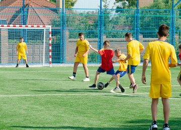 В городе реконструируют еще 13 школьных стадионов