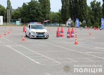 Будущие харьковские полицейские состязались в контраварийном вождении