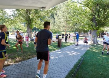 Чемпионы провели для харьковчан зарядку в Саржином яру Чемпионы провели для харьковчан зарядку в Саржином яру