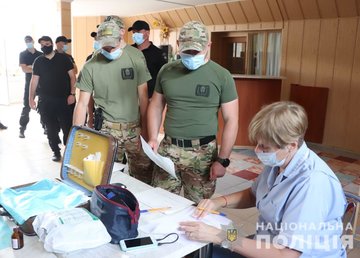 26 харьковских полицейских в зоне проведения ООС сделали прививки против коронавирус 26 харьковских полицейских в зоне проведения ООС сделали прививки против коронавирус