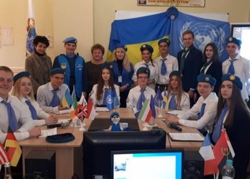 55 учебных заведений Харькова получили сертификаты Международной академии мира