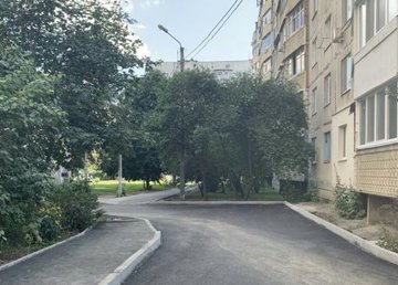 В Шевченковском районе переложили асфальт во дворах 21 дома В Шевченковском районе переложили асфальт во дворах 21 дома