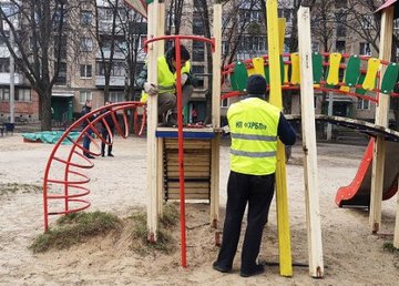 Харьковские коммунальщики принимают заявки на ремонт детских площадок Харьковские коммунальщики принимают заявки на ремонт детских площадок