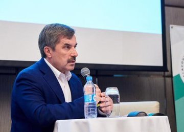 Александр Новак поздравил водителей и дорожников с их праздником Александр Новак поздравил водителей и дорожников с их праздником