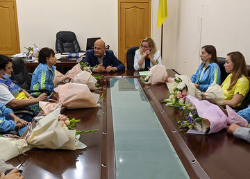 Александр Скакун встретился с харьковскими синхронистками - призерами Олимпиады Александр Скакун встретился с харьковскими синхронистками - призерами Олимпиады