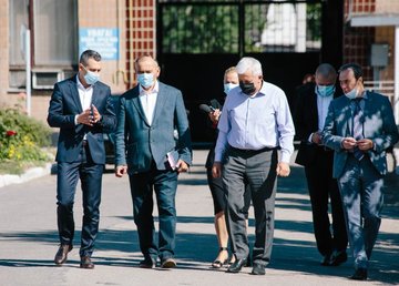 Алексей Кучер ознакомился с работой Харьковского завода специальных машин