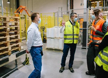 Алексей Кучер ознакомился с работой предприятия - крупнейшего налогоплательщика области