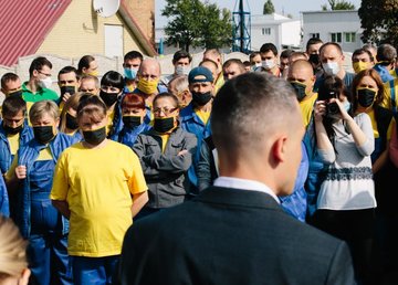 Алексей Кучер посетил крупнейшие промышленные предприятия Дергачевского района