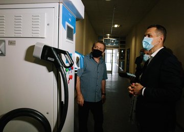 Алексей Кучер посетил завод «Хартрон» Алексей Кучер посетил завод «Хартрон»