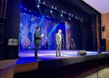 Антон Деньгуб поздравил театральную общественность области с профессиональным праздником