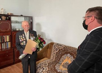 Антон Деньгуб поздравил ветеранов с наступающим праздником Антон Деньгуб поздравил ветеранов с наступающим праздником