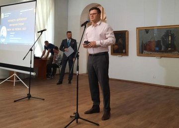 Антон Деньгуб вручил награды победителям конкурса на соискание премии Репина Антон Деньгуб вручил награды победителям конкурса на соискание премии Репина