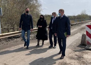 Айна Тимчук ознакомилась с ходом ремонта моста на выезде из города Чугуева Айна Тимчук ознакомилась с ходом ремонта моста на выезде из города Чугуева