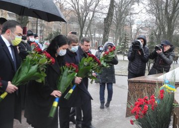 Айна Тимчук почтила память погибших ликвидаторов аварии на ЧАЭС