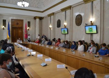 Айна Тимчук вручила государственные награды выдающимся жителям Харьковщины