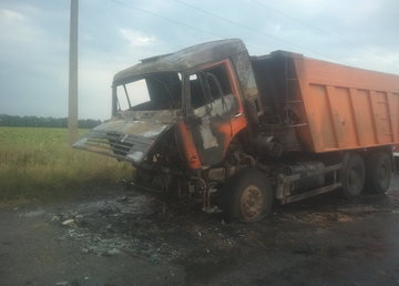 Балаклейский район: пожарные оперативно ликвидировали пожар грузовика и спасли 12 тонн пшеницы