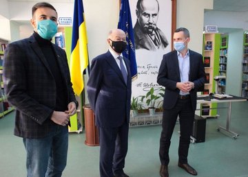 Библиотеке юридической академии передали современную технику для оцифровки уникальных книг