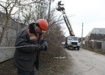 Більшу частину селища Слатине Харківського району підключили до електропостачання