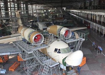 Благодаря передаче в лизинг двух самолетов Ан-140 на «ХАЗе» выплатят часть долгов по заработной плате