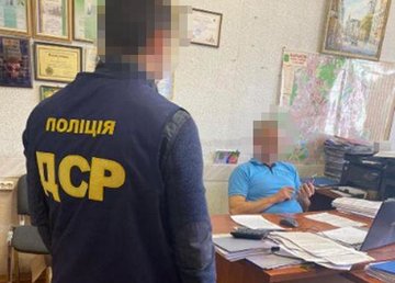 Более 1,3 млн грн убытков на освещении жилых домов Харькова - полицейские сообщили о подозрении должностному лицу городского совета и его сообщникам Более 1,3 млн грн убытков на освещении жилых домов Харькова - полицейские сообщили о подозрении должностному лицу городского совета и его сообщникам
