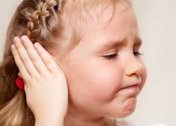 Болит ухо у ребенка: причины, симптомы и рекомендации родителям Болит ухо у ребенка: причины, симптомы и рекомендации родителям