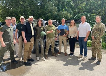 Бойцы 92-й ОМБр получили каски и бронежилеты Бойцы 92-й ОМБр получили каски и бронежилеты