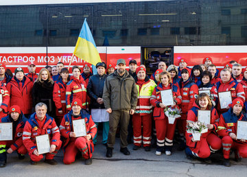 Бригади «екстренки» отримали нові авто та реанімаційний автобус
